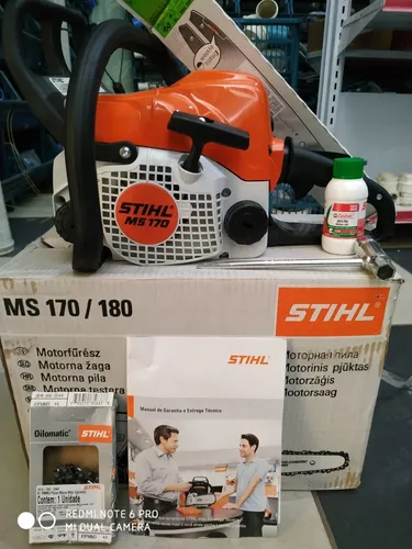 STIHL - Recomendada para atividades de corte de lenha, poda, serviços leves  e uso ocasional em pequenas propriedades, a motosserra STIHL MS 170 possui  elementos que facilitam a operação, além do desenho