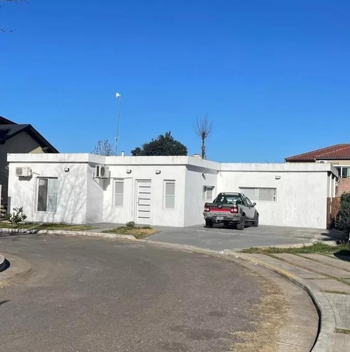 Casa En Venta - 2 Dormitorios 2 Baños - 400mts2 - Ezeiza