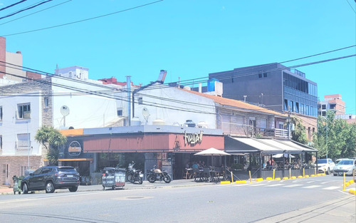 Venta Esquina Sobre Alem. Local Con Subsuelo Y Terraza.