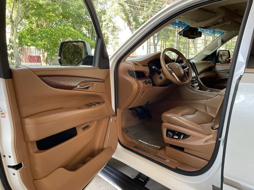 Imagen 8 de 12 de Cadillac Escalade Platinum 2016