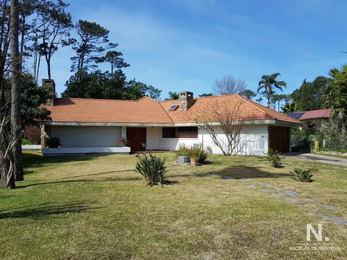 Vendo Casa Reciclada De 3 Dormitorios En Pinares, Punta Del Este.
