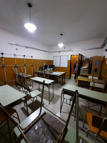 Edificio Comercial Son 7 Locales En Planta Baja Y Oficinas En Planta Alta-sobre Avda. Cristiania Casi Crovara.- Alquilado Con Contrato En Vigencia .-total 387 Mts2 Cubiertos