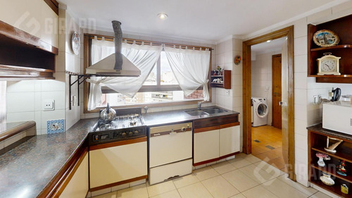 Piso En Venta Con Vista Panoramica, Ubicado En La Exclusiva Diagonal Pueyrredon.