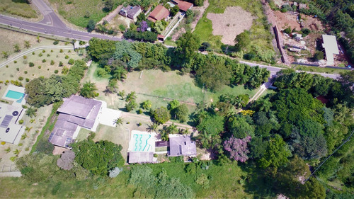 Chácara 7.300m², Casa Com 5 Suítes E Campo De Futebol