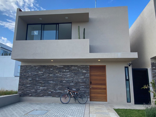 Preciosa Casa Entre El Refugio Y Zibatá, C.160 M2, Pasillo L