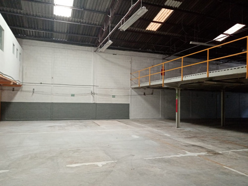 Bodega En Renta De 1200m2 En Total, Mezanine, Patio, Entrada Trailer