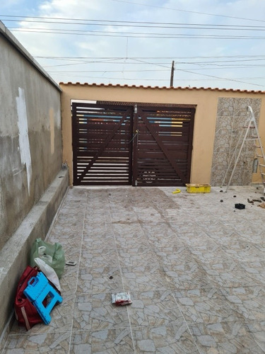 Imagem 3 de 11 de Casa 2 Quartos Barata Em Mongaguá