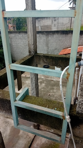 Casa A Venda De 8 Cômodos E 3 Banheiro E 1 Garagem