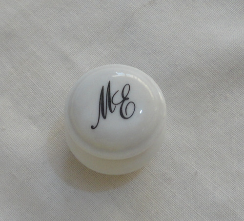 Caixinha Em Porcelana Teixeira Com Monograma M E (Usado)