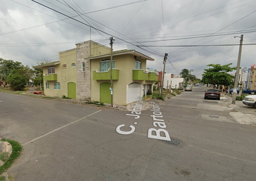 Casa De Recuperación Bancaria En Playa Pacana 108, Arboleda San Ramon, Medellin, Veracruz (vd076)