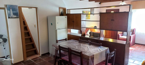 Inmobiliaria Costa Azul Vende Una Linda Casa Muy Cerca De La Playa De Costa Azul , De Tres Dormitorios Y Dos Baños.