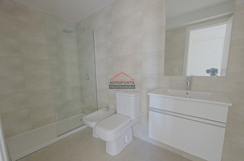 Apartamento En Punta Del Este- Ref: 5398