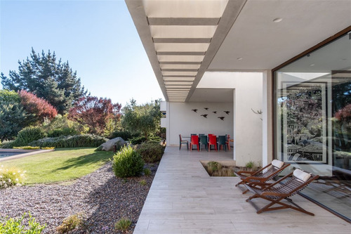 Moderna Casa En Condominio Cantagua Con Vista Al Mar