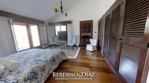 Extraordinaria Casa Con 10.000 M2 De Terreno Sobre Cancha De Golf- Ref: 342