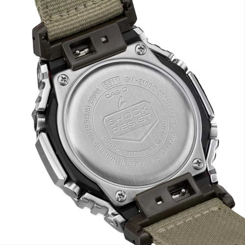 Reloj Casio G-shock Utility Metal GM-2100C-5ADR, color original de la correa, color caqui y bisel plateado, color de fondo negro