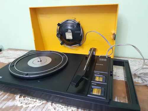 comprar Toca Disco Antigo Philips Af100 Funcionando. Amarelo