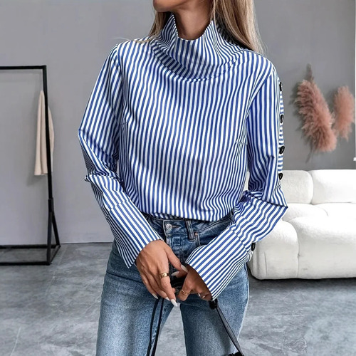 Top De Mujer Tejido Con Botones Y Cuello Alto A Rayas