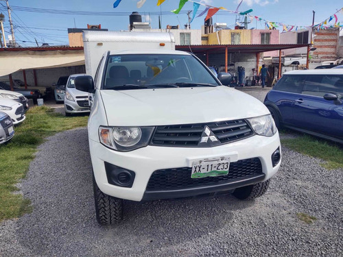 Imagen 2 de 13 de Mitsubishi L200 2015 2.4 Cabina Doble 4x2 Mt