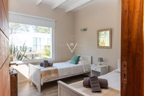 Venta De Casa 5 Dormitorios En Pinar Del Faro José Ignacio Con Gran Jardin Parquizado (pfi7)