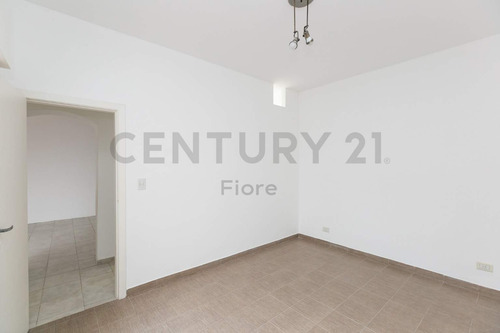 Venta Ph 2 Ambientes Con Patio, Terraza Y Parrilla Propia. Barracas