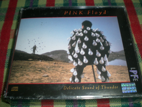 Pink Floyd / Delicate Sound Of Thunder Fatbox 2 Cds 
