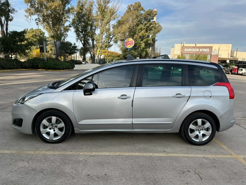 Imagen 8 de 11 de Peugeot 5008 2017 1.6 Feline B/techo