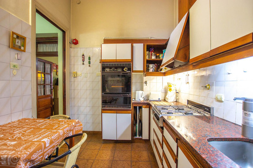 Imagen 4 de 30 de Casa 6 Ambientes Y Medio En Venta En Caseros Centro