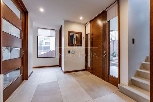 Casa En Venta De 4 Dorm. En Lo Barnechea