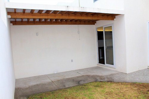 Imagen 8 de 14 de Venta De Casa Estilo Contemporánea El Refugio Ycc