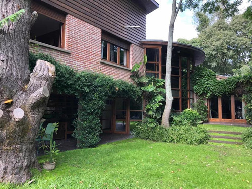 Casa En Venta - 3 Dormitorios 3 Baños - Cochera - 800mts2 - Mar Del Plata