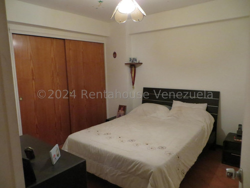Se Vende Apartamento En Prados Del Este Mls #25-3827