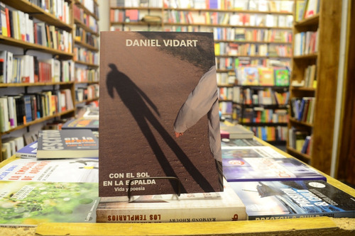 Con El Sol En La Espalda.vida Y Poesía. Daniel Vidart. 