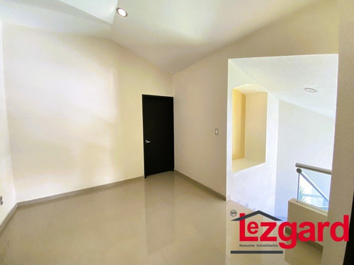 Se Vende Bonita Casa Con Amplios Espacios En Lomas De Cocoyoc