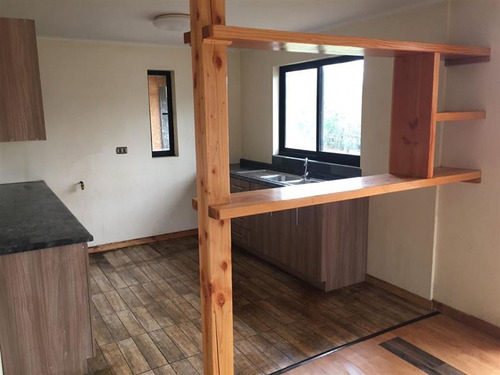 Casa En Venta De 2 Dorm. En Valdivia