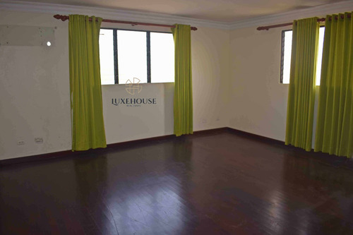 Imagen 14 de 16 de Amplio Pent-house De 250 Mtrs Con Jacuzzi. Revestido En Caoba En Sala, Estar, Comedor Y Habitación Principal. Con Excelente Ubicación Cerca De Supermercados, Ferreterías, En La Moraleja (eaa-003)