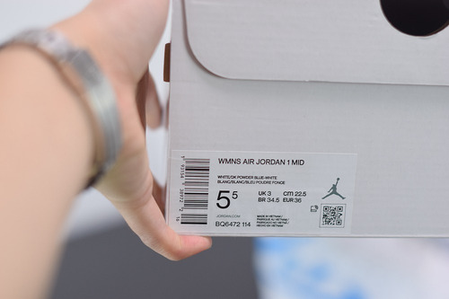 Air Jordan 1 Mid Unc