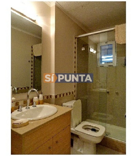 Imagen 7 de 21 de Edificio Con Servicios