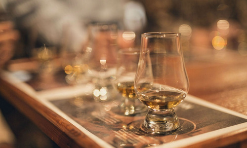 Imagen 4 de 10 de Whisky Bushmills 21 Años Single Malt 700ml En Estuche