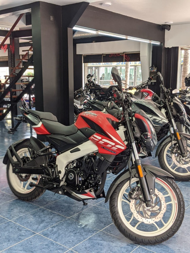 Imagen 3 de 16 de Bajaj Rouser Ns 200