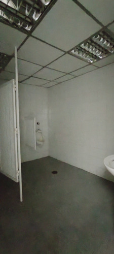 Local Comercial En Alquiler De Esquina En La Av Las Ferias Muy Cerca De La Av. Lara De 1.200 M2, Ideal Para Concecionario De Motos, Vehiculo, Muebleria, Ferreteria, Supermercados, Etc. Rp.