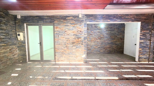 Casa Con Estacionamiento