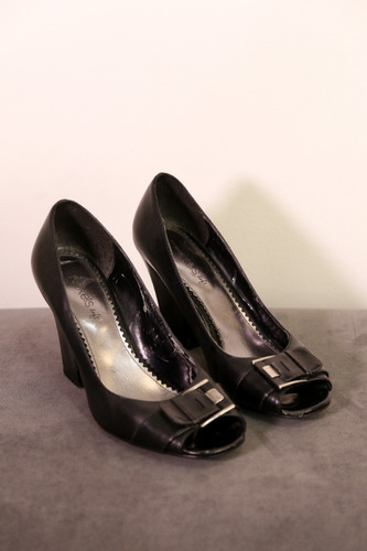 Stilletos Nickels Soft De Cuero Negros Sin Puntera