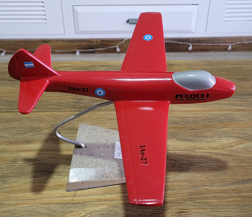 Avión De Resina I Ae 27 Pulqui Pulqui (Usado)