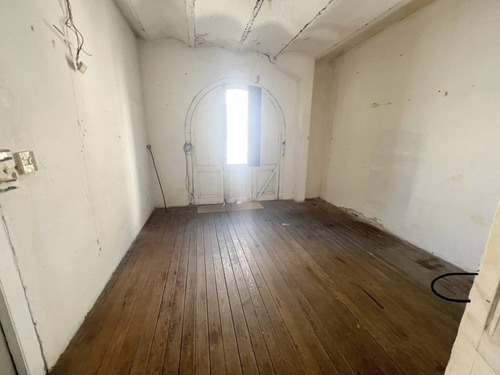 Imagen 9 de 25 de Venta De Edificio En Ciudad Vieja Con Cuatro Unidades.