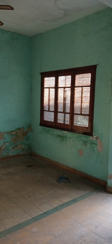 Casa Para Reciclar Con Gran Terreno Y Mucho Potencial En El Centro De Carmelo