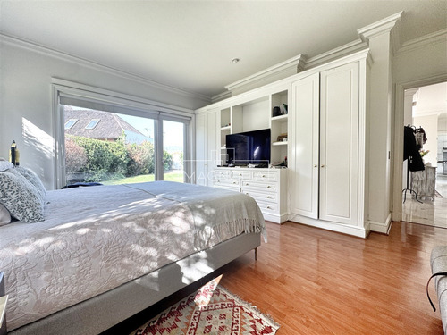 Casa En Arriendo De 6 Dorm. En Lo Barnechea