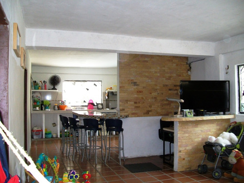 Imagen 14 de 16 de Casa De 3 Habitaciones, 10 P/e, 2 Locales Comerciales Y Anexo