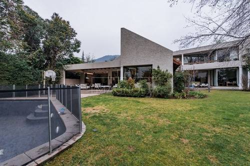 Casa En Venta De 6 Dorm. En Lo Barnechea