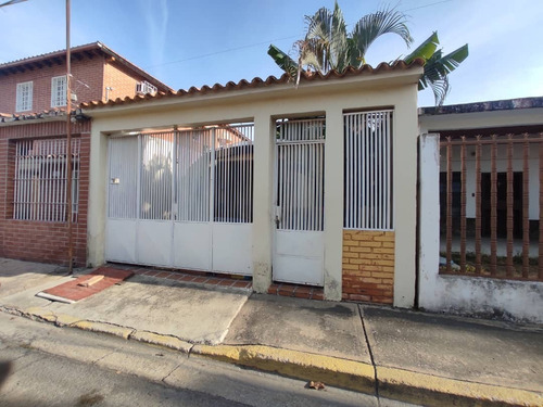 Imagen 1 de 18 de En Venta Amplia Y Cómoda Casa Urb. Mario Briceño 04124557388