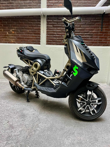 Scooter Automatico 200 Cc Con Escape Akrapovic